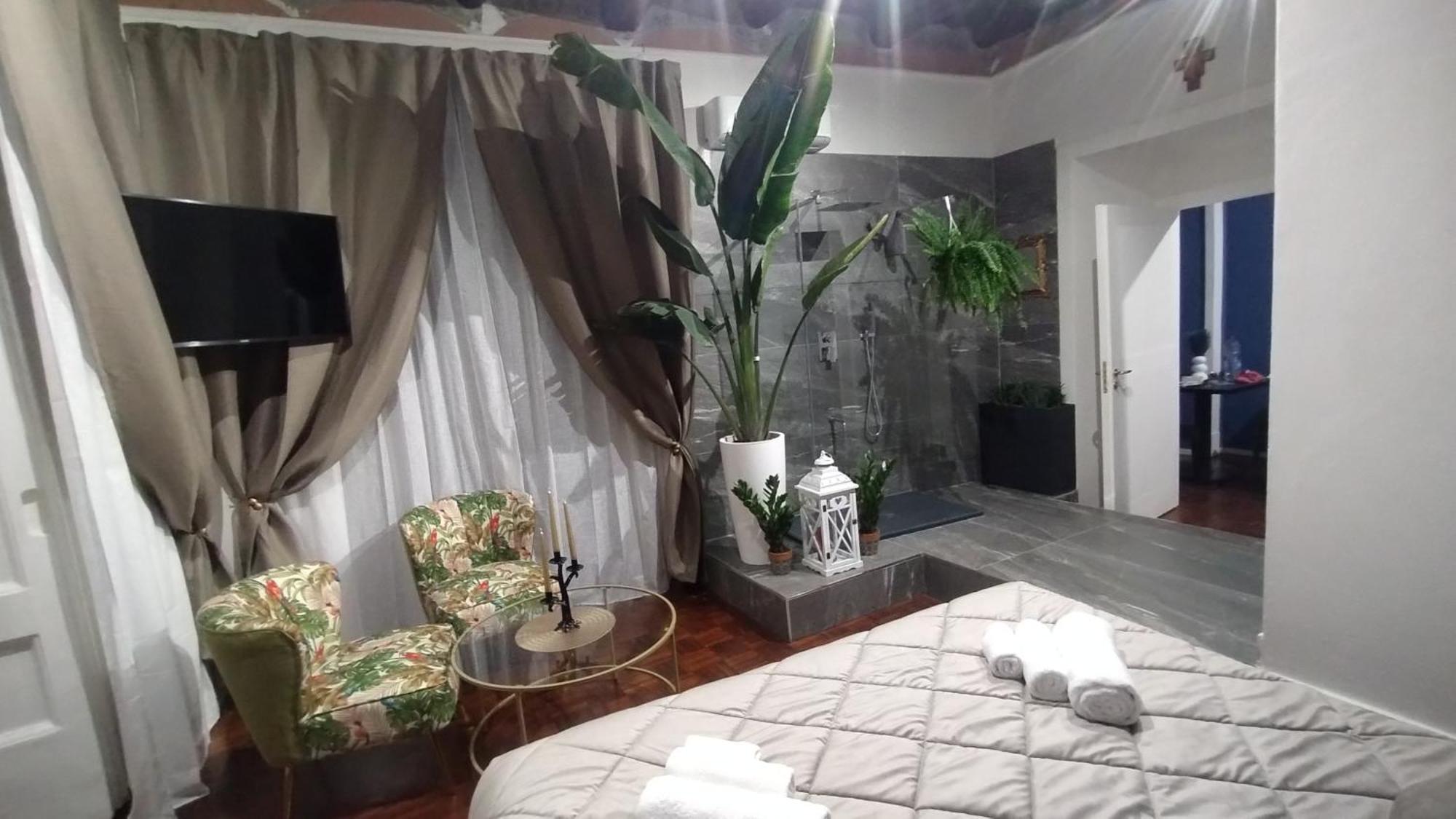 نابولي Plebiscito Suite Apartment المظهر الخارجي الصورة