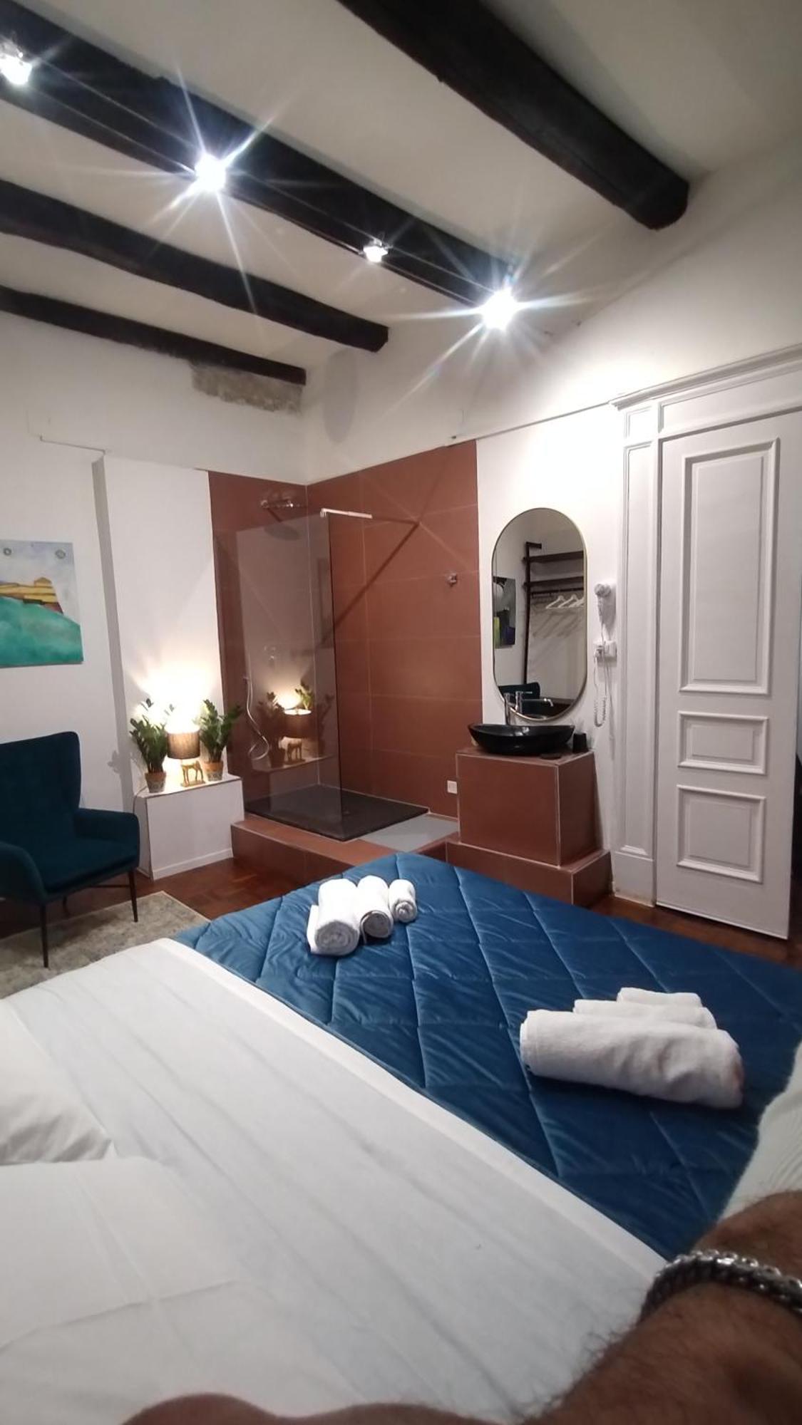 نابولي Plebiscito Suite Apartment المظهر الخارجي الصورة