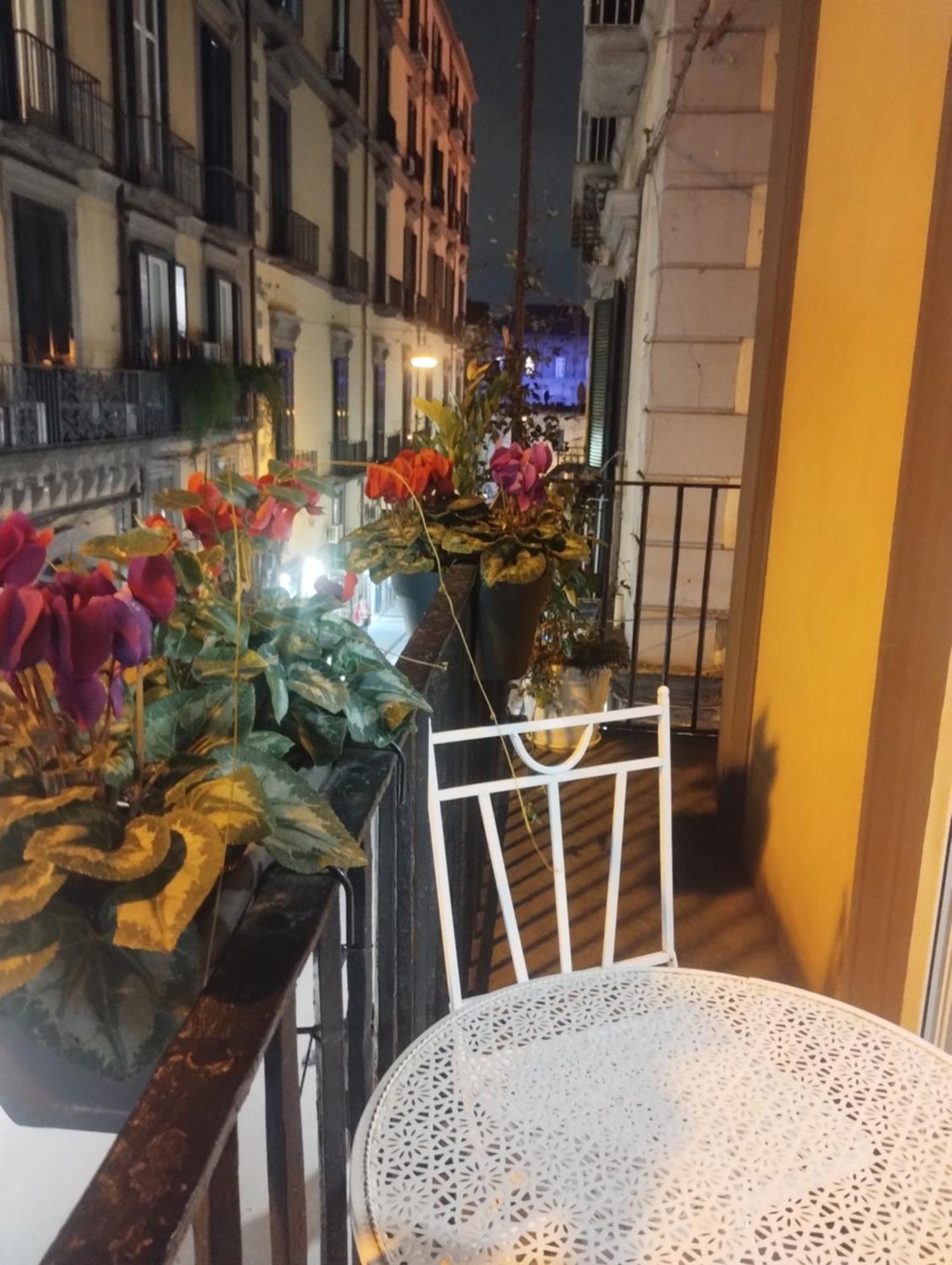 نابولي Plebiscito Suite Apartment المظهر الخارجي الصورة